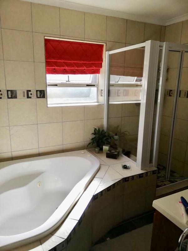 3 Bedroom Property for Sale in Vredekloof Heights Western Cape